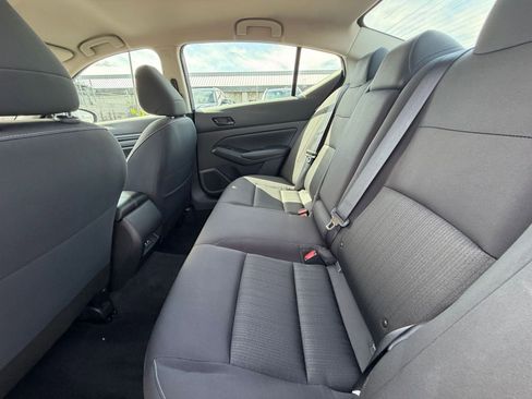 Used 2025 Nissan Altima 2.5 SV FWD image 25
