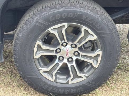 Used 2025 GMC Sierra 1500 SLT AWD/4WD image 14