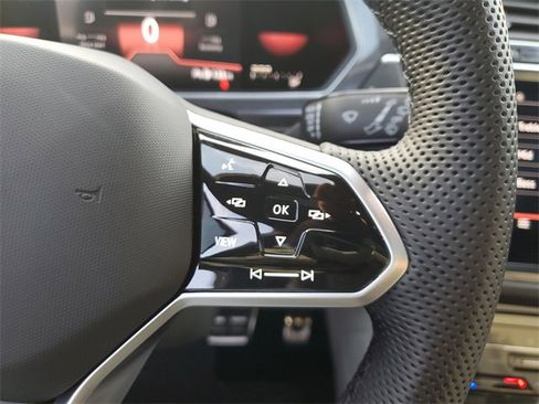 Certified 2022 Volkswagen Tiguan SE R-Line image 28