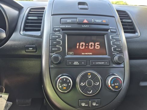 Used 2013 Kia Soul + w/ Audio Pkg FWD image 23