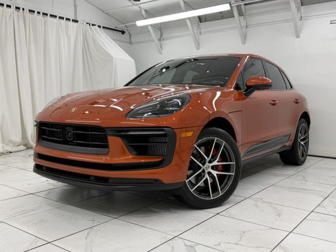 Certified 2024 Porsche Macan S AWD/4WD image 7