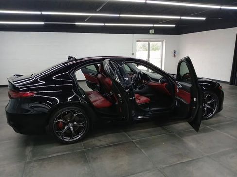 Used 2019 Alfa Romeo Giulia Ti Sport w/ Quick Order Package 22U Sport RWD image 33