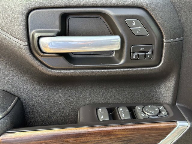 Used 2020 GMC Sierra 1500 SLT RWD image 25