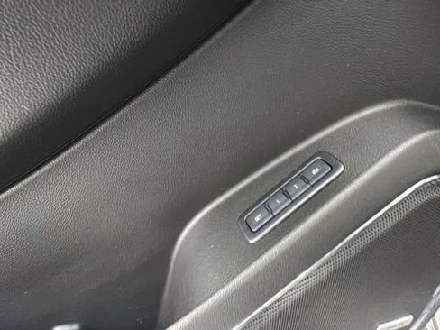 Used 2019 Chevrolet Suburban Premier image 22