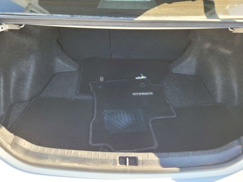 Used 2018 Toyota Corolla LE image 10