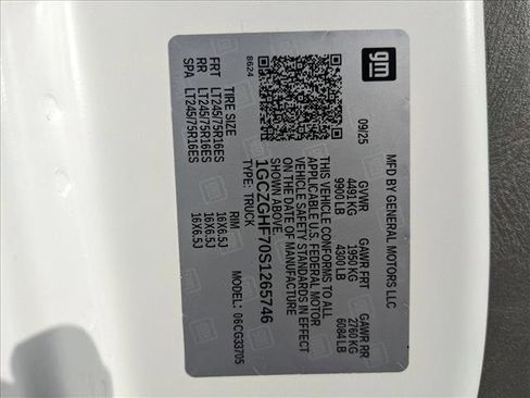 New 2025 Chevrolet Express 3500 Extended w/ Driver Convenience Package image 20