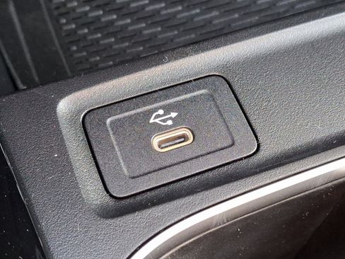 New 2025 Mercedes-Benz GLA 250 4MATIC image 17