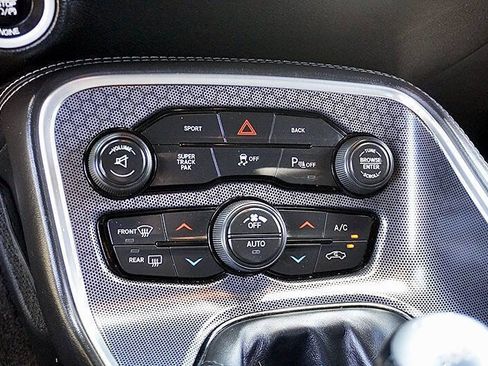 Used 2015 Dodge Challenger R/T Scat Pack w/ Scat Pack Appearance Package RWD image 26