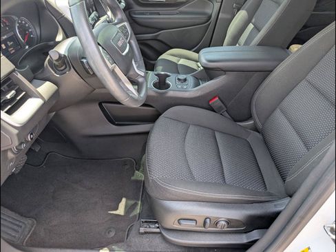 Used 2024 GMC Terrain SLE w/ Driver Convenience Package FWD image 8