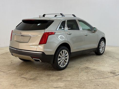 Used 2017 Cadillac XT5 Platinum w/ Driver Assist Package AWD/4WD image 9