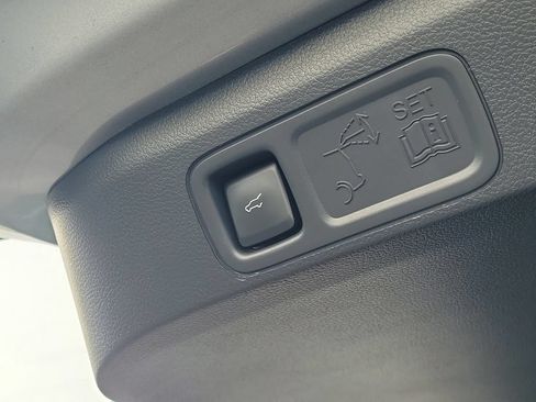 Used 2024 Ford Expedition XLT RWD image 10