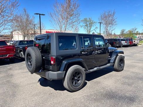 Used 2016 Jeep Wrangler Unlimited Sahara w/ Connectivity Group AWD/4WD image 5