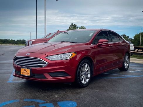 Used 2017 Ford Fusion SE w/ Fusion SE Technology Package FWD image 7