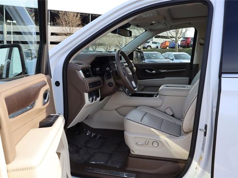 Used 2023 GMC Yukon XL Denali image 10
