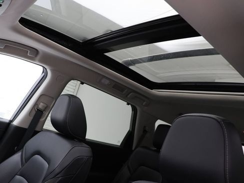 Used 2024 Nissan Pathfinder SL w/ SL Premium Package image 19