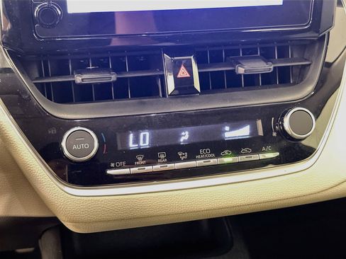Used 2025 Toyota Corolla LE FWD image 24