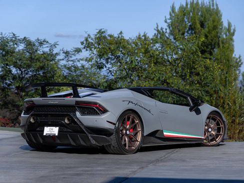 Used 2018 Lamborghini Huracan Performante image 31