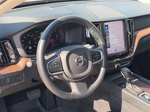 Used 2021 Volvo XC60 T5 Momentum w/ Protection Package Premier image 15