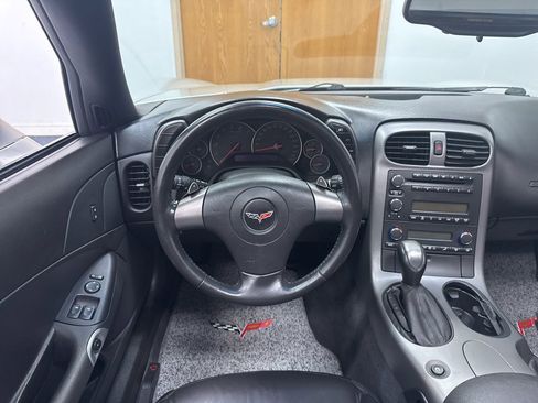 Used 2006 Chevrolet Corvette Coupe w/ Preferred Equipment Group RWD image 9