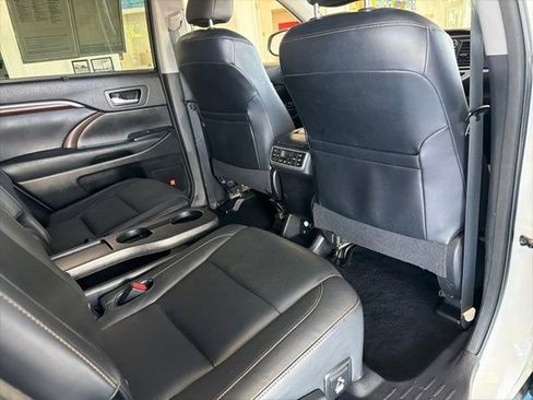 Used 2015 Toyota Highlander Limited Platinum image 13