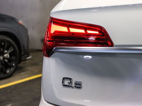 Used 2023 Audi Q5 2.0T Premium w/ Convenience Package AWD/4WD image 11