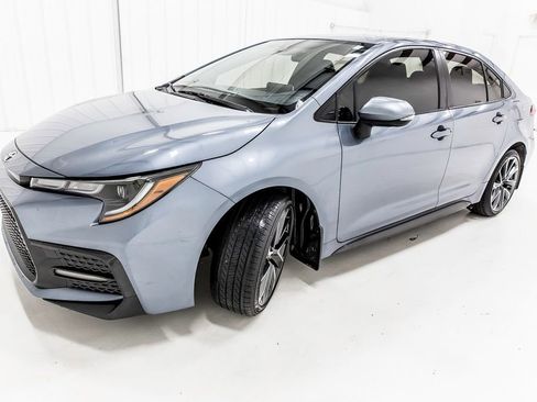 Used 2021 Toyota Corolla SE FWD image 2