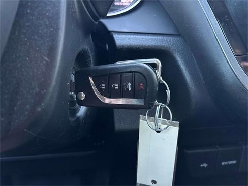 Used 2020 Toyota Camry image 23