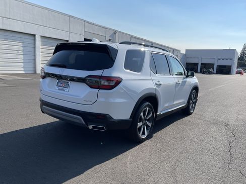 Used 2025 Honda Pilot Elite image 5