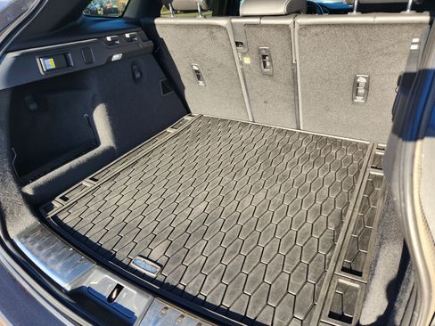 Used 2024 Jaguar F-PACE R-Dynamic S image 21