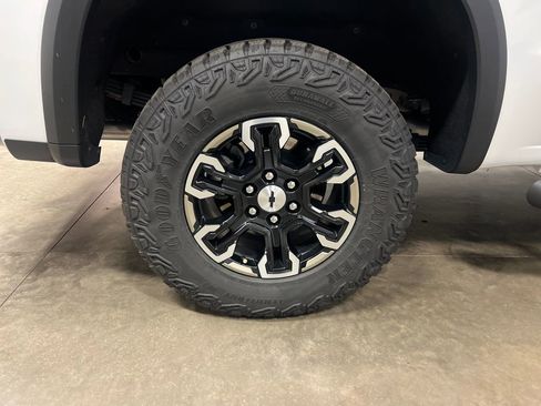 Certified 2024 Chevrolet Silverado 1500 ZR2 w/ Technology Package AWD/4WD image 10