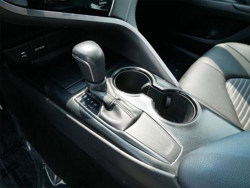 Certified 2018 Toyota Camry SE image 18