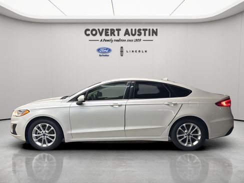 Used 2019 Ford Fusion SE image 2