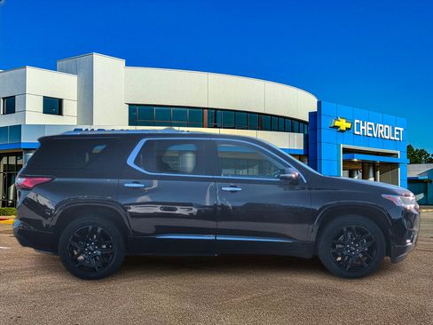 Used 2020 Chevrolet Traverse Premier w/ LPO, Blackout Package image 8