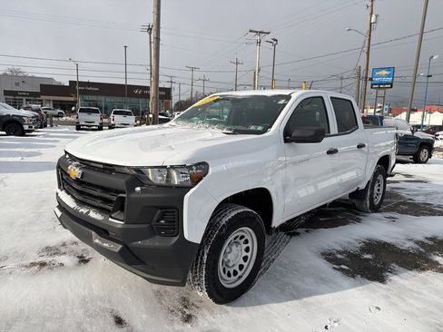 Used 2025 Chevrolet Colorado W/T w/ Advanced Trailering Package image 3