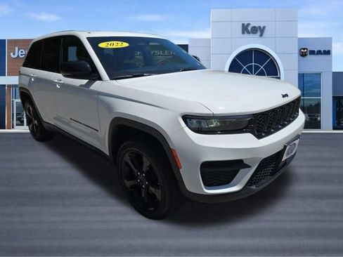 Used 2023 Jeep Grand Cherokee Altitude AWD/4WD image 3