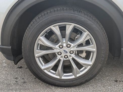 Used 2023 Ford Explorer Limited w/ Equipment Group 301A AWD/4WD image 39