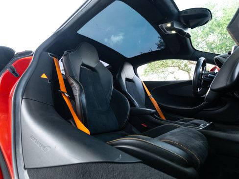 Used 2018 McLaren 570S RWD image 7