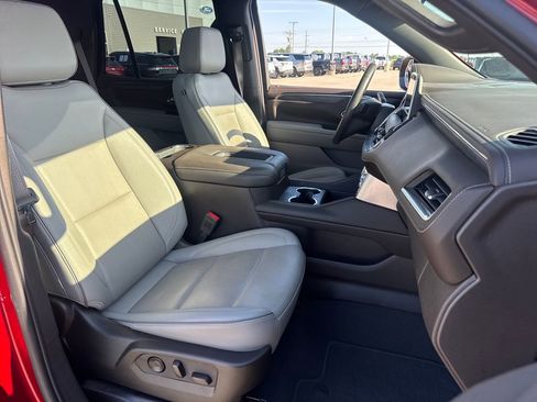 Used 2022 GMC Yukon SLT w/ SLT Premium Package AWD/4WD image 11