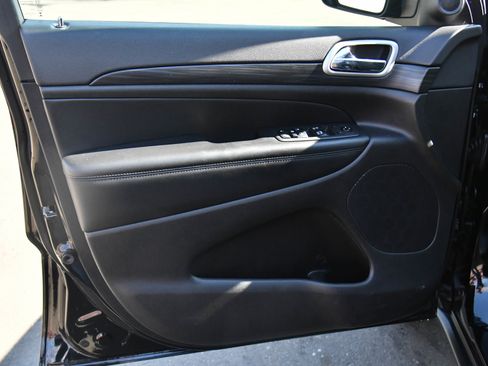 Used 2021 Jeep Grand Cherokee Laredo image 13