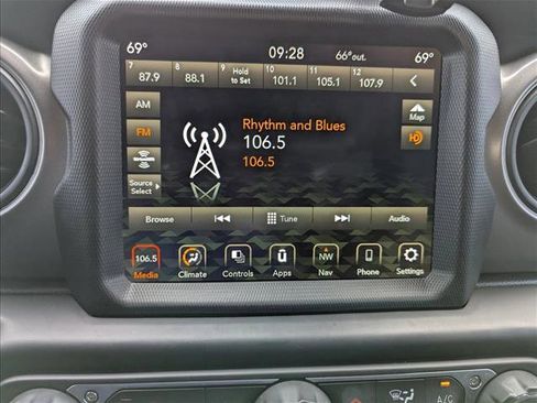 Used 2023 Jeep Wrangler Willys image 18