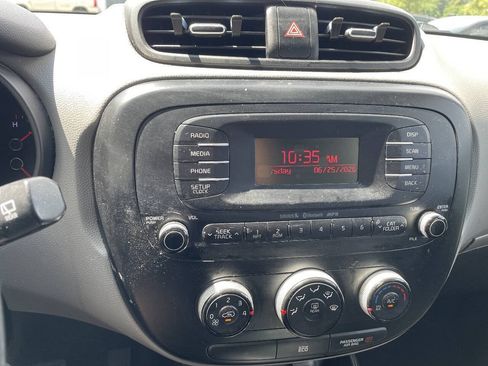 Used 2016 Kia Soul FWD image 28