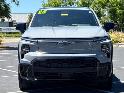 Used 2025 Chevrolet Silverado EV RST AWD/4WD image 7