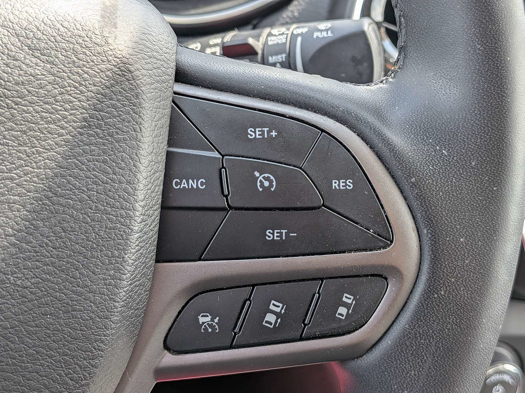 Certified 2022 Jeep Cherokee Limited AWD/4WD image 28