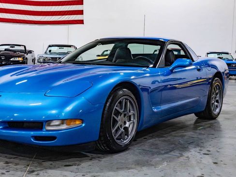 Used 1999 Chevrolet Corvette Coupe RWD image 21