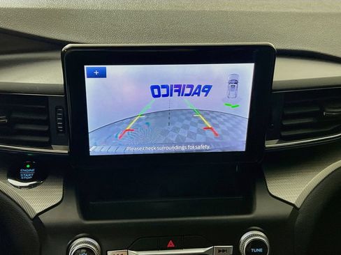 Used 2020 Ford Explorer XLT w/ Equipment Group 202A AWD/4WD image 19