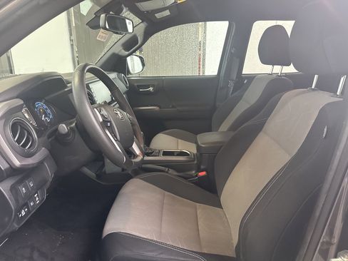 Used 2023 Toyota Tacoma TRD Sport image 7