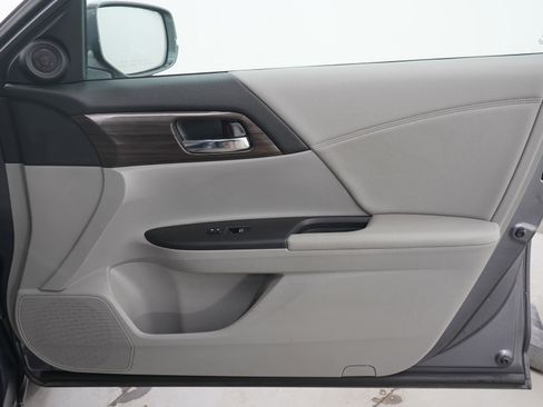 Used 2016 Honda Accord EX image 9