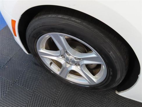 Used 2023 Chevrolet Camaro LT RWD image 8