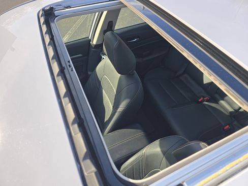 Used 2023 Nissan Altima 2.5 SR w/ SR Premium Package image 3