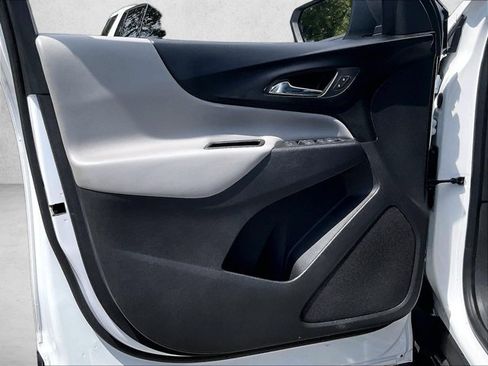 Used 2020 Chevrolet Equinox LS FWD image 18